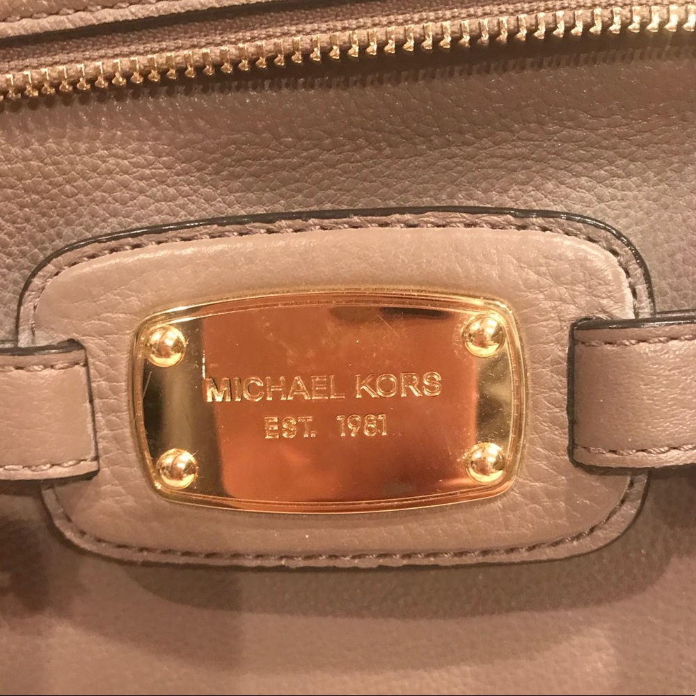 Michael Kors Weekender Bag-All Leather - Picture 2 of 3